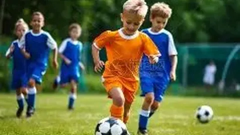 艾克森角逐广东足球先生奖项，与冯潇霆、郑智同台竞技